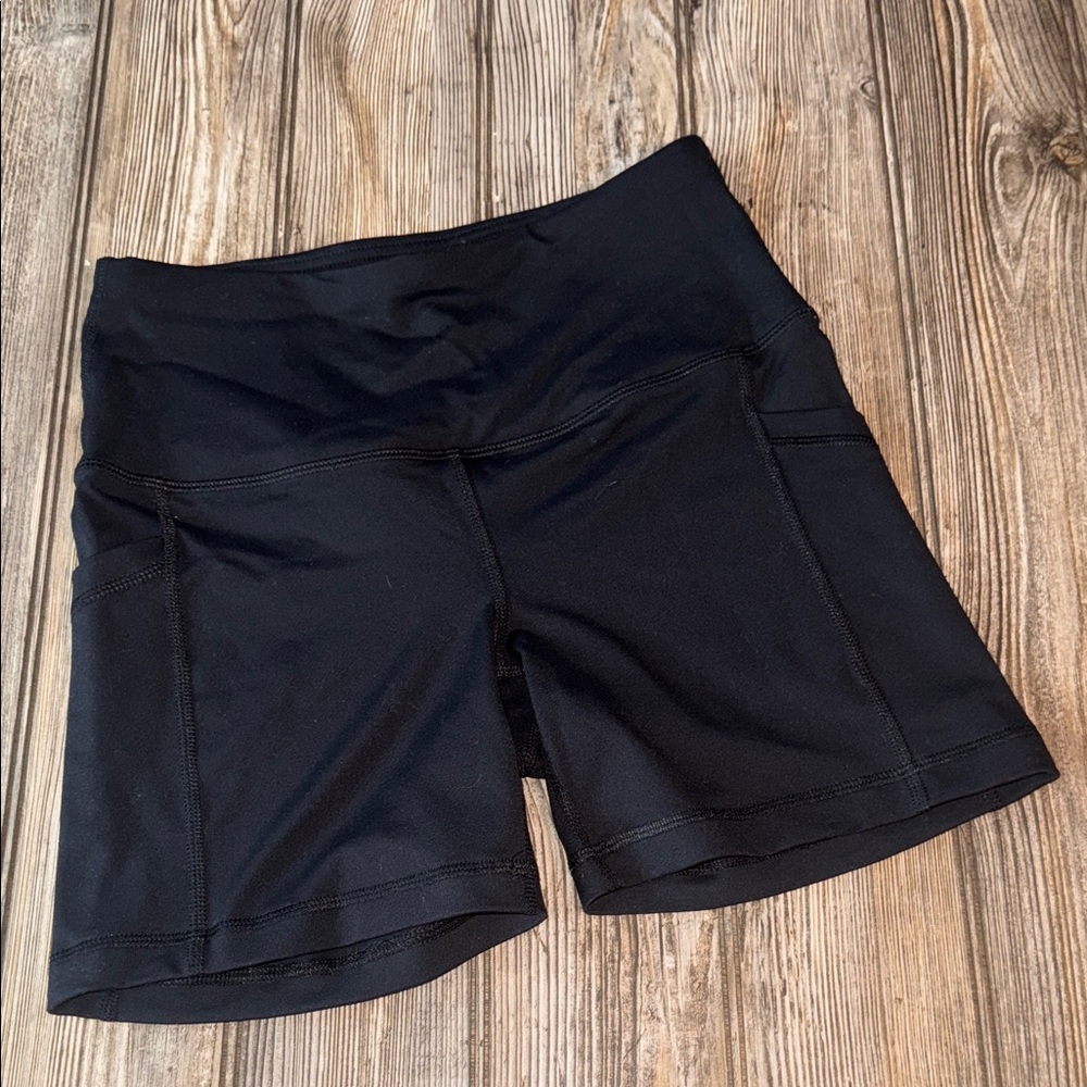 90 degree shorts biking Black Women's Athletic pockets on both sides small